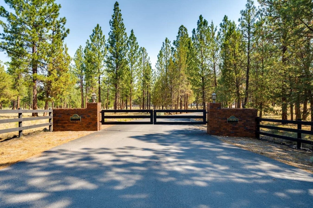 Shevlin Stables