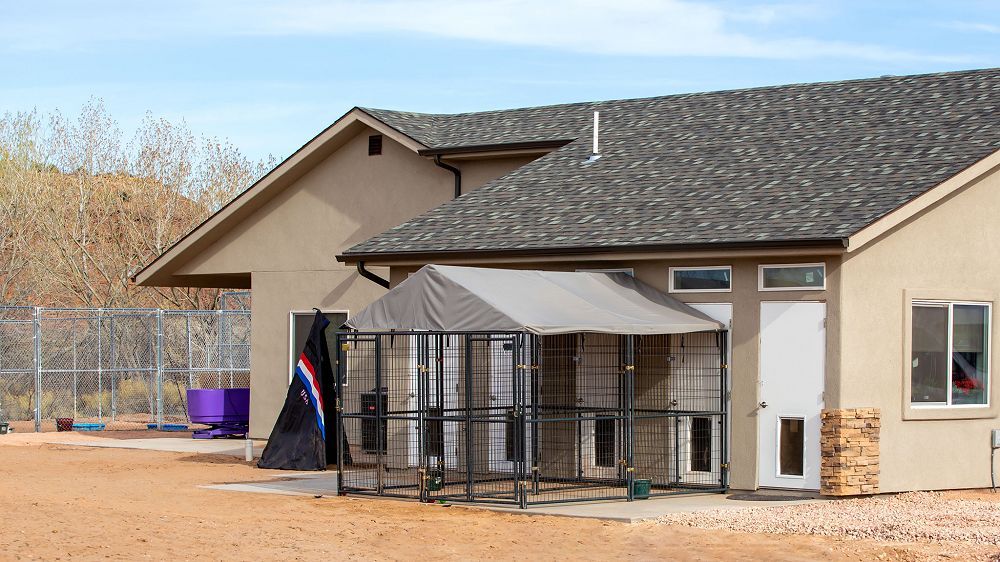 HAPPY HORSE & DOG PET RESORT